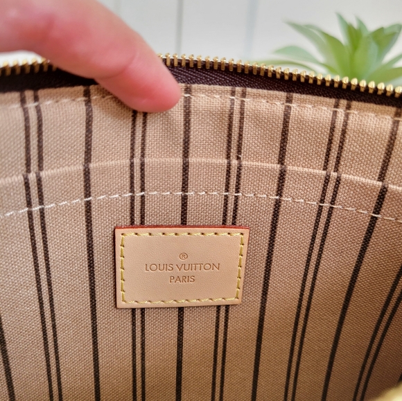 🍁 LOUIS VUITTON Neverfull Monogram GM/MM Clutch/ Wristlet/ Crossbody - Picture 15 of 16